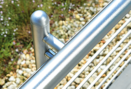 Handrail of a stainless steel railing machined with the new surface finishing process from MODERSOHN®.