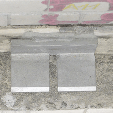 Foto: Trägerprofil mit Konsolplatten im Detail