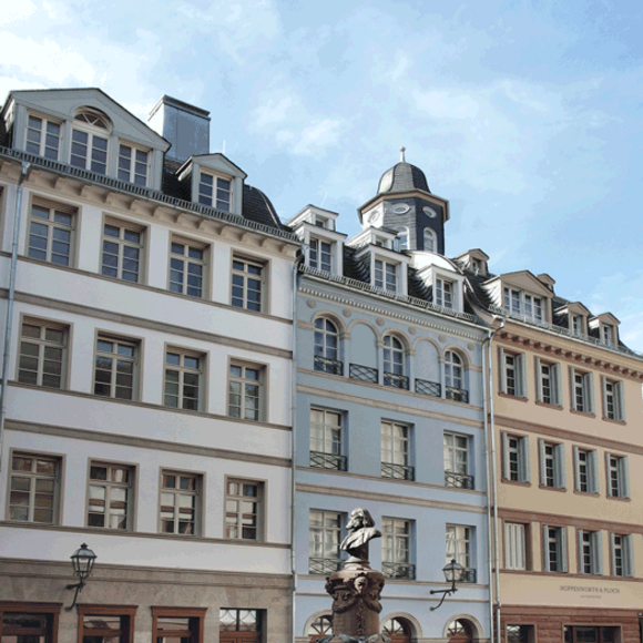 Foto: Referenzbild Dom Römer Viertel: Hühnermarkt Westseite: "Schlegel", "Eichhorn" und "Goldene Schere"