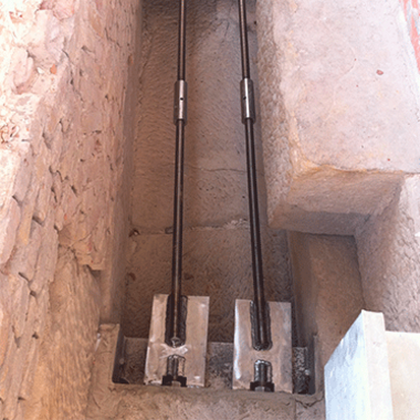 Photo: longitudinal coupling of the architrave course