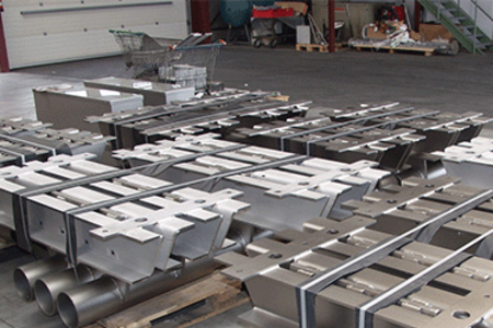 Tension wire guides for the north bridge in Minden